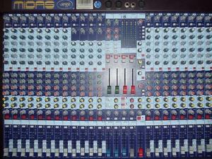 Mixer Midas Venice 240 con FLIGHTCASE su misura