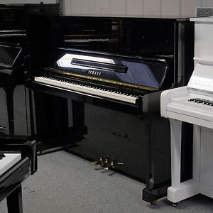Used Yamaha U10BL upright piano in polished black C1988 (9232)