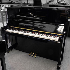 Used Yamaha U10BL upright piano in polished black C1988