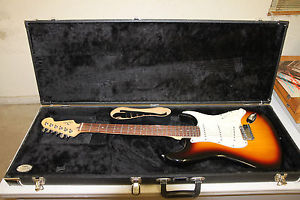 Fender Deluxe American Stratocaster  - Sunburst  2006.  MINT CLOSET QUEEN!