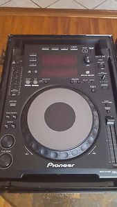 Pioneer CDJ-900 DJ Mixer Controller With All Black Marathon Case