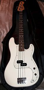 Fender Standard Precision Electric Bass Guitar with Road☆Runner Case/gig bag.