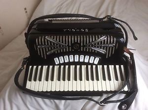Sonola 120 Bass R460 Italian Piano Accordion
