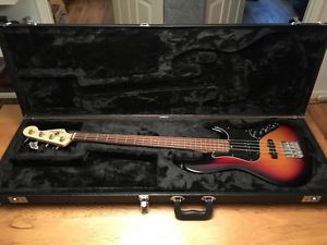 2006 Fender American Deluxe Jazz Bass 3-Color Sunburst Rosewood Fretboard