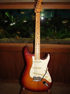 FENDER STRATOCASTER