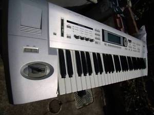 Used KORG TRITON Le61 ELECTRONIC KEYBOARD with soft case EMS Free tracking