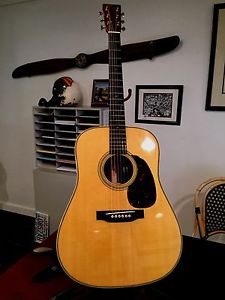 Martin Vintage Series HD-28V Dreadnought Acoustic Guitar‎