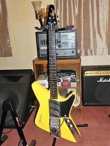 RTO semi-hollow guitar. 24 fret neck-through, Ebony, DiMarzio Strat pickups. HSC