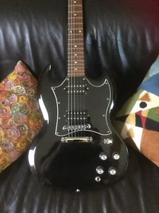 GIBSON SG GUITAR £800