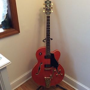 Yamaha AES 1500b Archtop guitar Mint condition