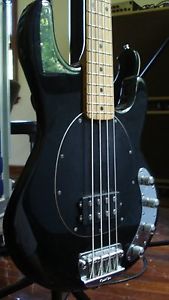 Musicman Music Man StingRay Sting Ray 4 H Bass Guitar Black Maple Fretboard