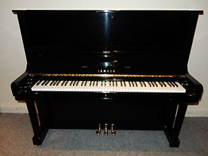 YAMAHA U3 UPRIGHT PIANO.MADE AROUND 1980 AMAZING SOUND AND TOUCH