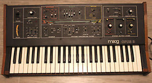 MOOG OPUS 3 Polyphonic Vintage Analog Synthesizer Synth Strings 70s