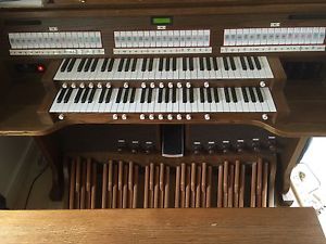 Wyvern B282T Classical Organ with English, Baroque and theatre organ specs