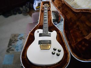 OVATION UK II WHITE MODEL SUPER DUPER RARE!!! EXCELLENT CONDITION!!! WITH CASE!!