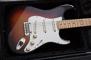 Fender Stratocaster - American Standard 2015 - Sunburst / Maple Board