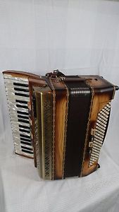 Akkordeon 4-96 CM Silberbach Olive Sunb. mit Limex Np 8600 Euro