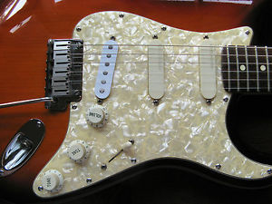 USA Fender Stratocaster Plus 1996 3-colour Sunburst Strat in Excellent Condition