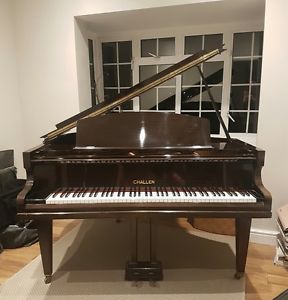 Lovely Challen baby grand piano in a good condition