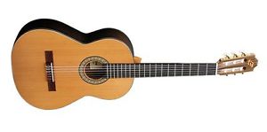 Admira Virtuoso Konzertgitarre Made in Spanien ADM0930