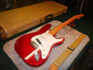 1997 FENDER CALIFORNIA SERIES STRATOCASTER ELECTRIC GUITAR Fiesta Red FINISH