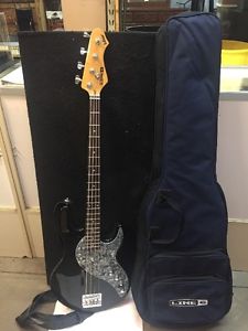 Line 6 Variax 700 Bass w/ Fender Strap & Line 6 Nylon Carrying Case