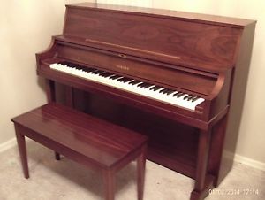 REDUCED Yamaha Walnut P22 Studio Piano, wonderful sound, great commetically
