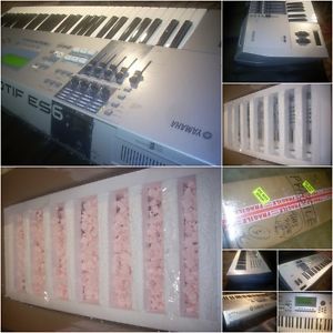 Yamaha MOTIF ES6 Synthesizer 61 Keyboard Workstation