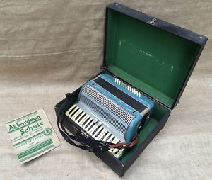 Antique Volkstumliche Akkordion Schule Von Gustav Kanter with Box Accordion