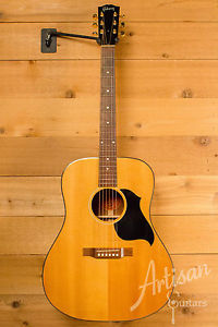 Gibson Songbird Acoustic Guitar Sitka Spruce and Mahogany Pre-Owned 2002