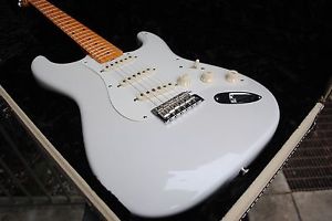 Fender Eric Johnson Artist Stratocaster Guitar White Blonde - Maple Neck - OHSC