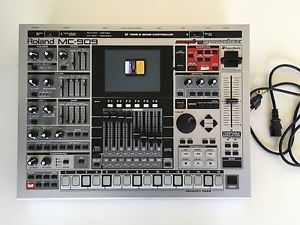 Roland MC909 Groovebox + 2 128mb SmartMedia Cards