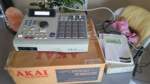 AKAI MPC 2000XL CF READER 32MB RAM PLEXTOR SCSI CD-RW ORIGINAL MANUAL BOX MINT!