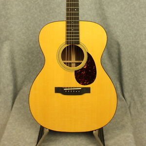 Martin OM21 Acoustic Guitar w/ Hard Shell Case