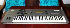 Yamaha Motif 6 Sythesizer . in excellent condition . has never left the studio