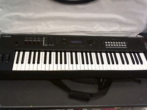 Yamaha MX61 BK 61-Key USB/MIDI Production Keyboard Synthesizer Controller Black