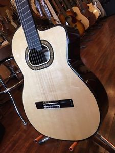 Takamine TH90 Hirade Concert Classical Acoustic/Electric Guitar with Case