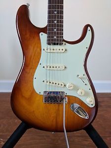 Fender-American-Elite-Stratocaster Ash Body Rosewood Fingerboard Tobacco Burst