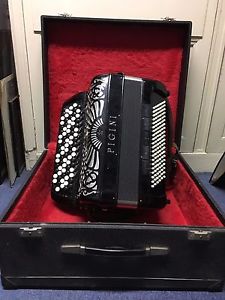 Accordéon PIGINI PROFESSIONAL C226 4 voix 120 basses Très bon état avec étui
