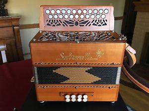 Accordion button box -Saltarelle Irish nuage BC accordion