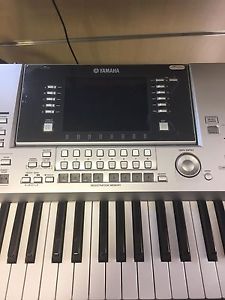 YAMAHA Tyros 2 TASTIERA PORTATILE CON MONITOR COMPRESI