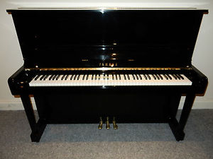 YAMAHA U1 M  UPRIGHT PIANO. AROUND 28 YEARS OLD. AMAZING SOUND AND TOUCH