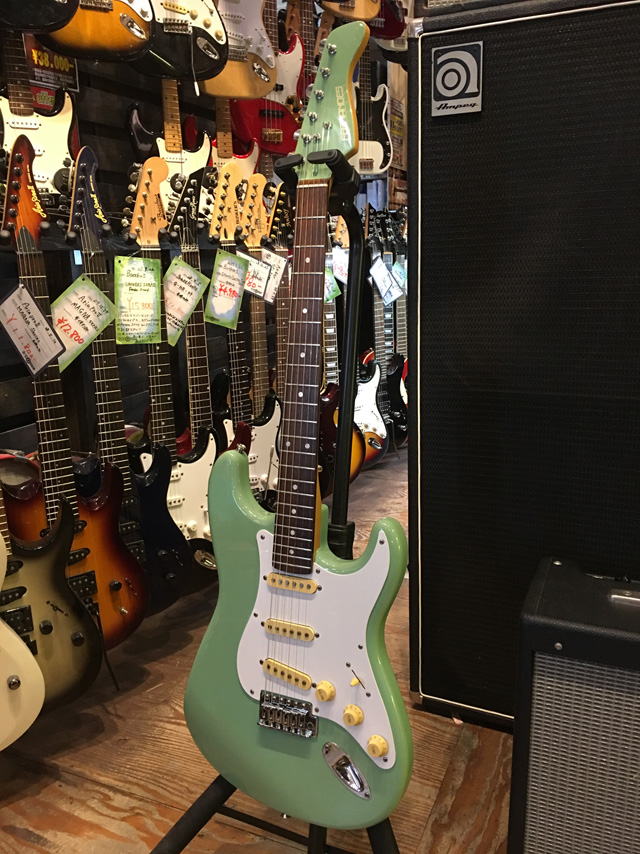 Used FERNANDES Stratocaster Type Green used electric guitar Fernandez Stratocast