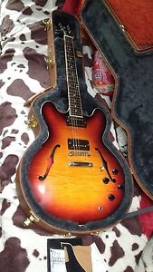 Gibson ES335 Custom Shop Memphis in pristine condition.