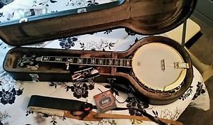 WASHBURN B-17 5 STRING BANJO WITH HARDSHELL CASE AND MORE