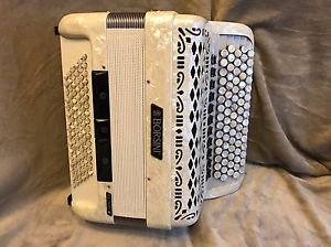 Akkordeon Borsini SL 945, weiß perlmutt, neuwertiger Zustand