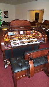 LOWREY SU630 PALLADIUM ORGAN