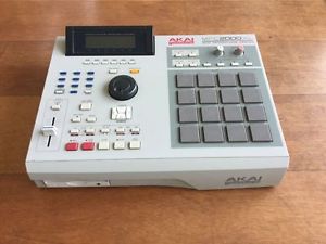 Akai MPC 2000XL with ONBOARD FX, ZIP DRIVE and 32MB RAM