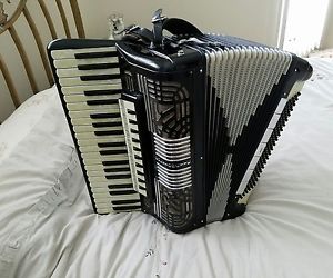 accordion /4/5/hand made reeds fouble tone chamber ex. condition
