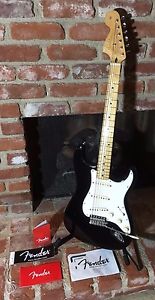 FENDER JIMI HENDRIX BLACK STRATOCASTER REVERSE HEADSTOCK & GIG BAG MEXICO MADE